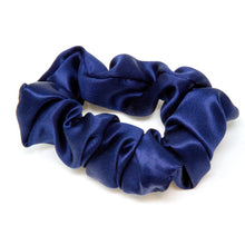 Laden Sie das Bild in den Galerie-Viewer, Blissy Haar-Scrunchies - Rot, Weiß, Blau